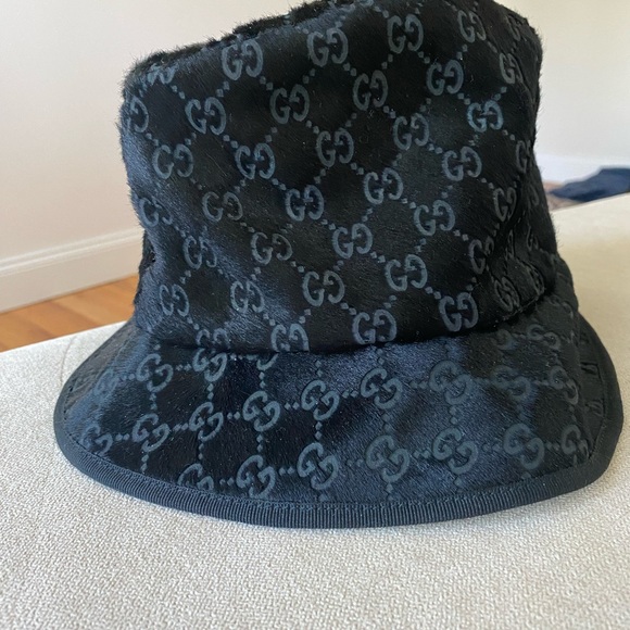 Gucci leather hide black bucket hat size small, silk lining ,made in Italy - Picture 5 of 8